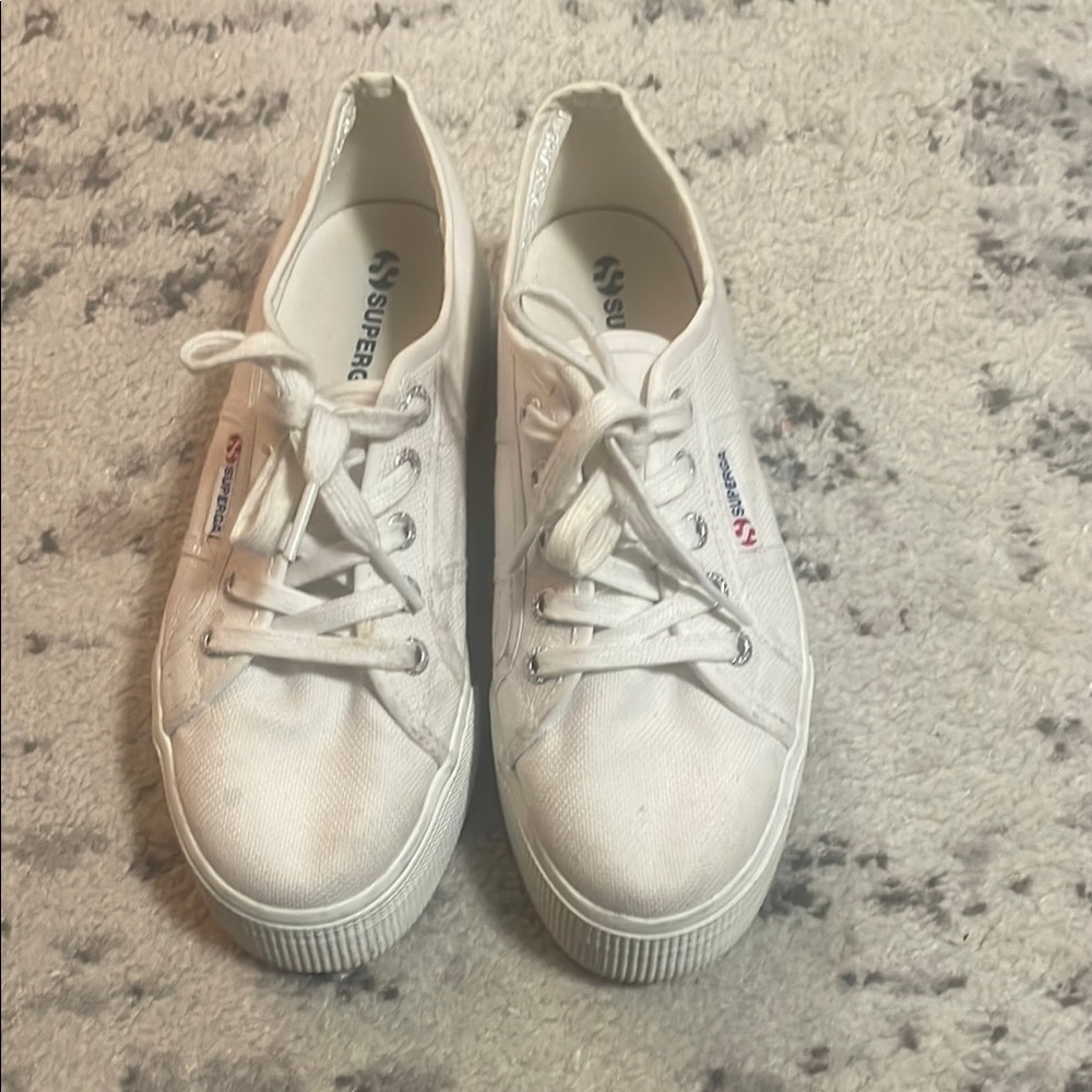 Superga - The Classic Lace Sneaker in White — Size 7